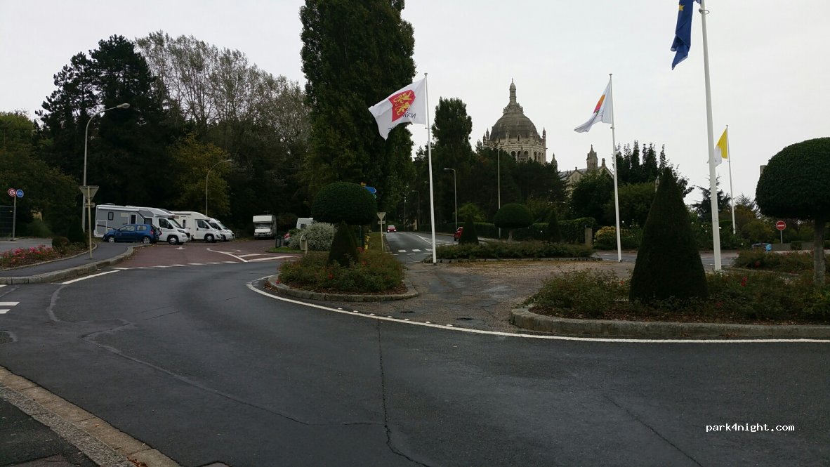 (14100) Lisieux - 2 Avenue Jean XXIII — foto 2
