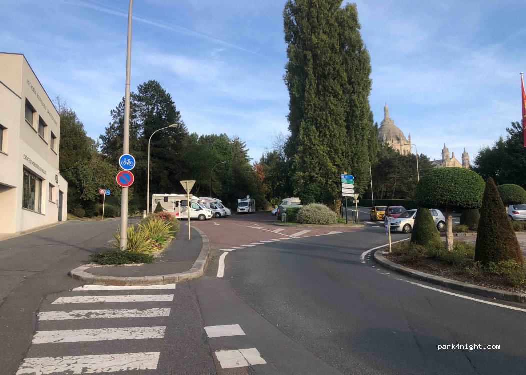 (14100) Lisieux - 2 Avenue Jean XXIII — foto 3