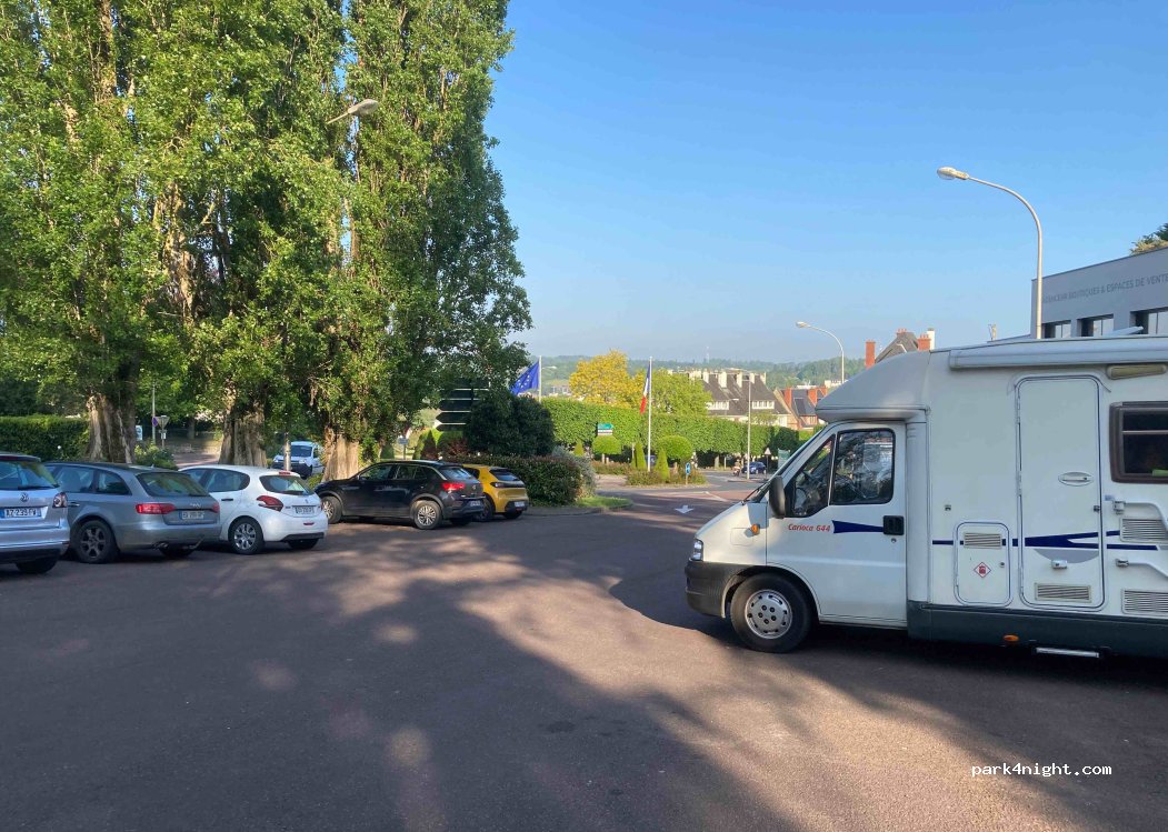 (14100) Lisieux - 2 Avenue Jean XXIII — foto 4