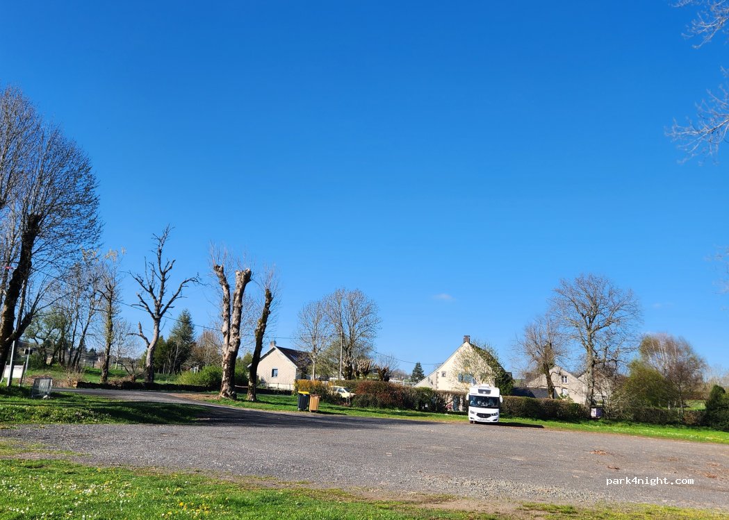 (63950) Saint-Sauves-d'Auvergne - Route de la Gare — foto 4
