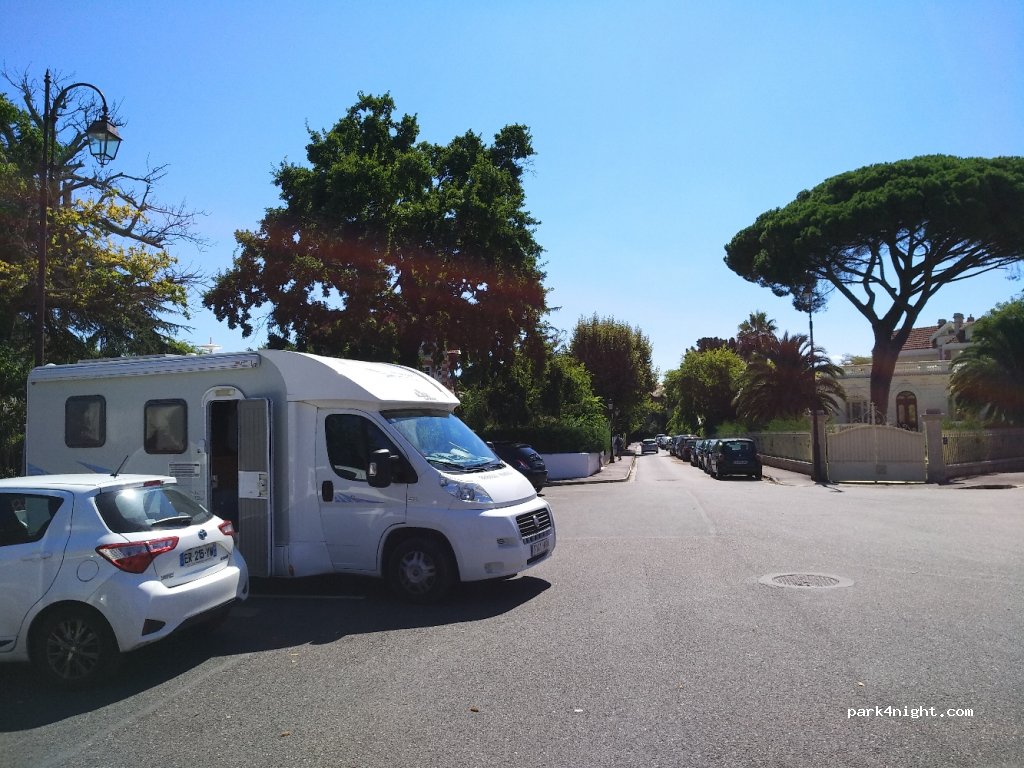 (33120) Arcachon - 2 Place Turenne — foto
