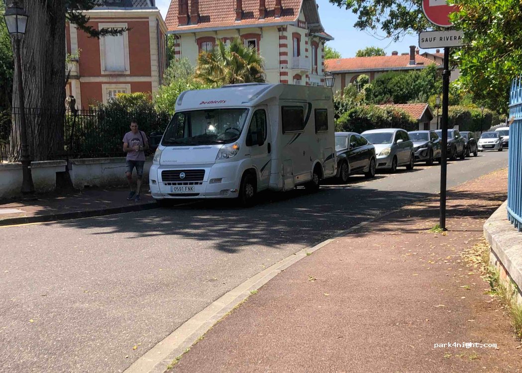 (33120) Arcachon - 2 Place Turenne — foto 4