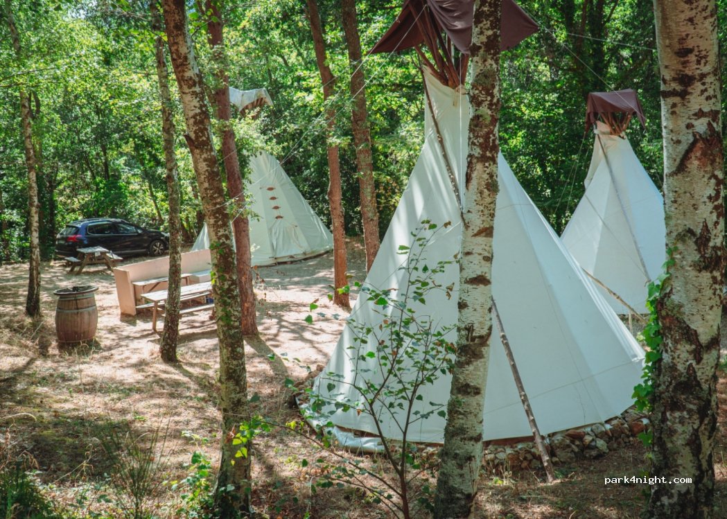 camping Pyrenees Orientales hikers — foto