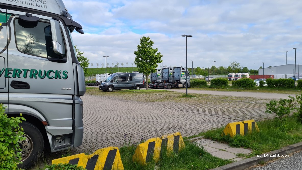 (23570) Lübeck - 1 Zum Hafenplatz — foto 3