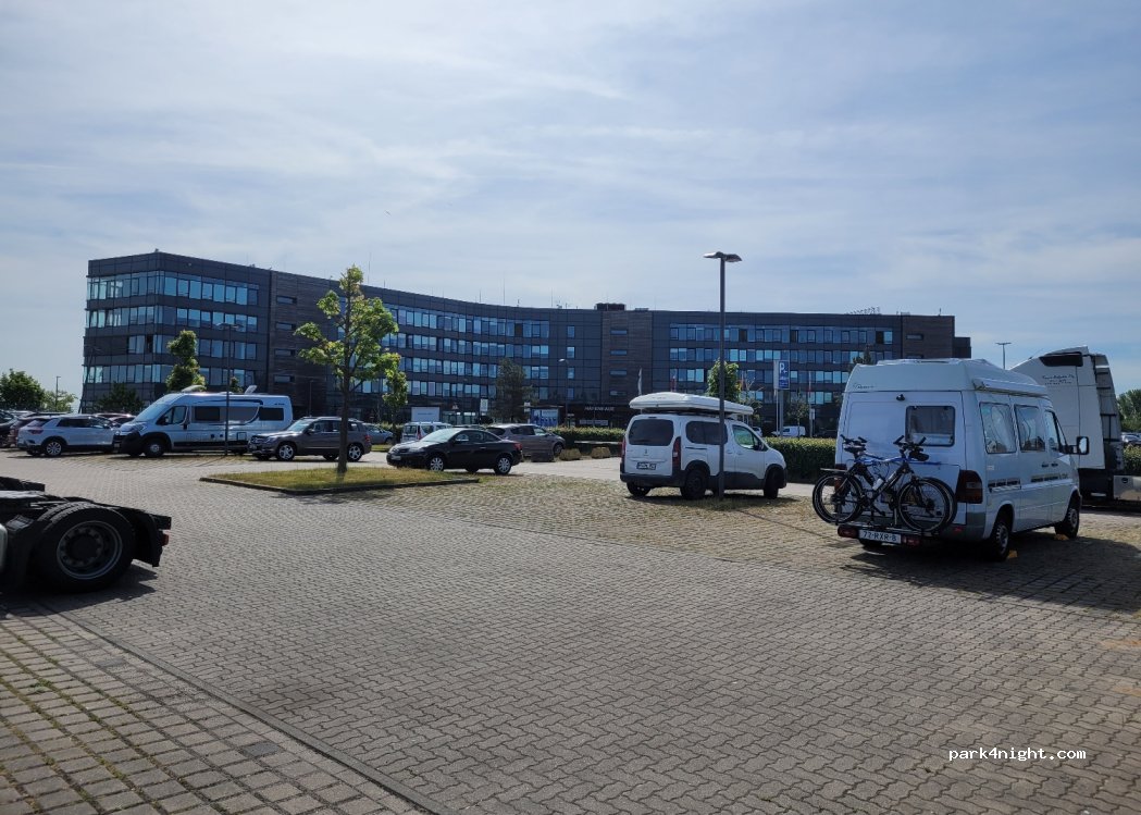 (23570) Lübeck - 1 Zum Hafenplatz — foto 4